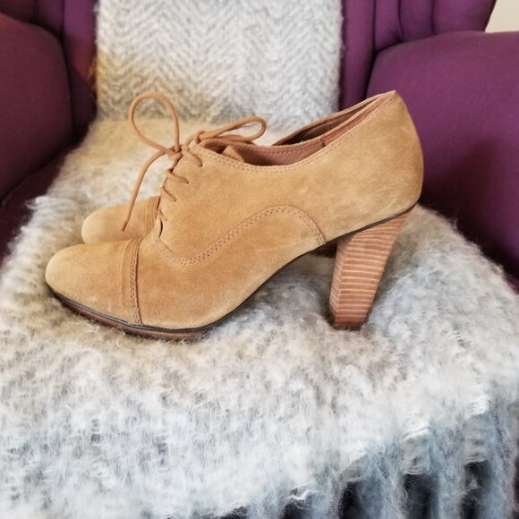 Matisse Brown Suede Stacked Heel Ankle Booties - Picture 4 of 9
